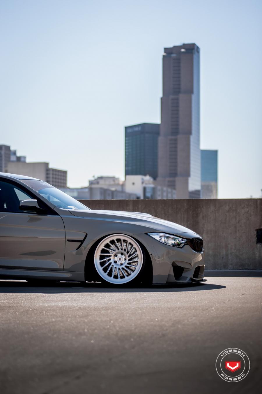 Детали экстерьера BMW M3 Sedan on Vossen Wheels (LC-106T) 2017 года  (фото 6 из 26)